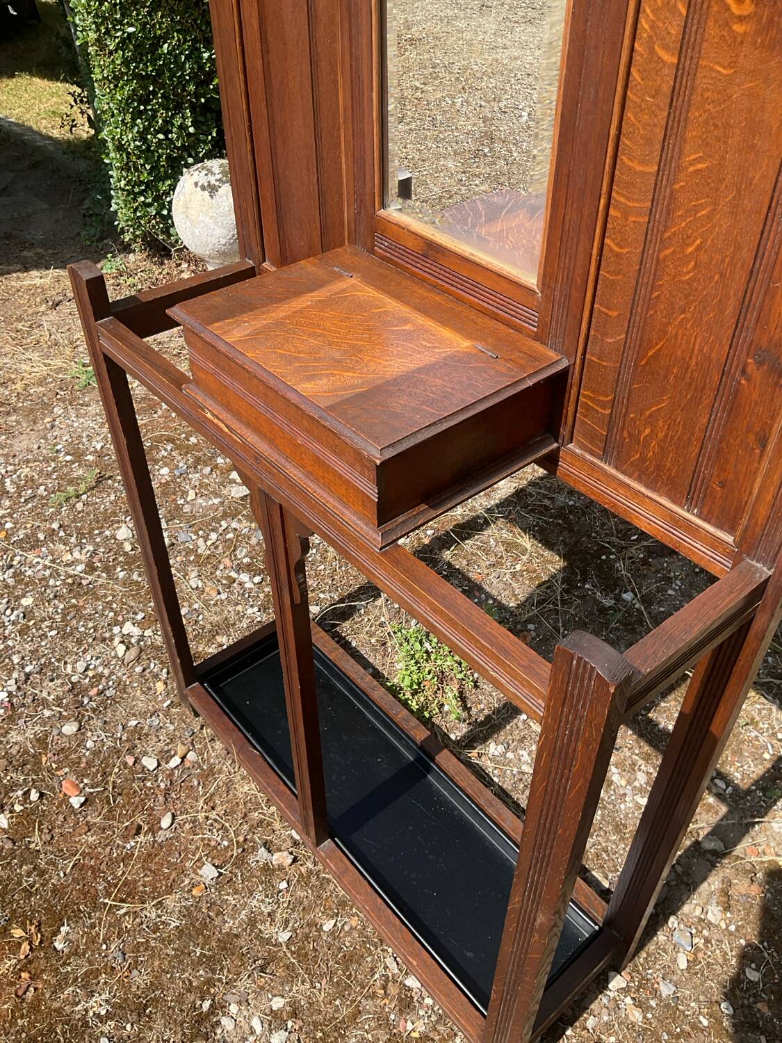 Art Deco oak cloakroom