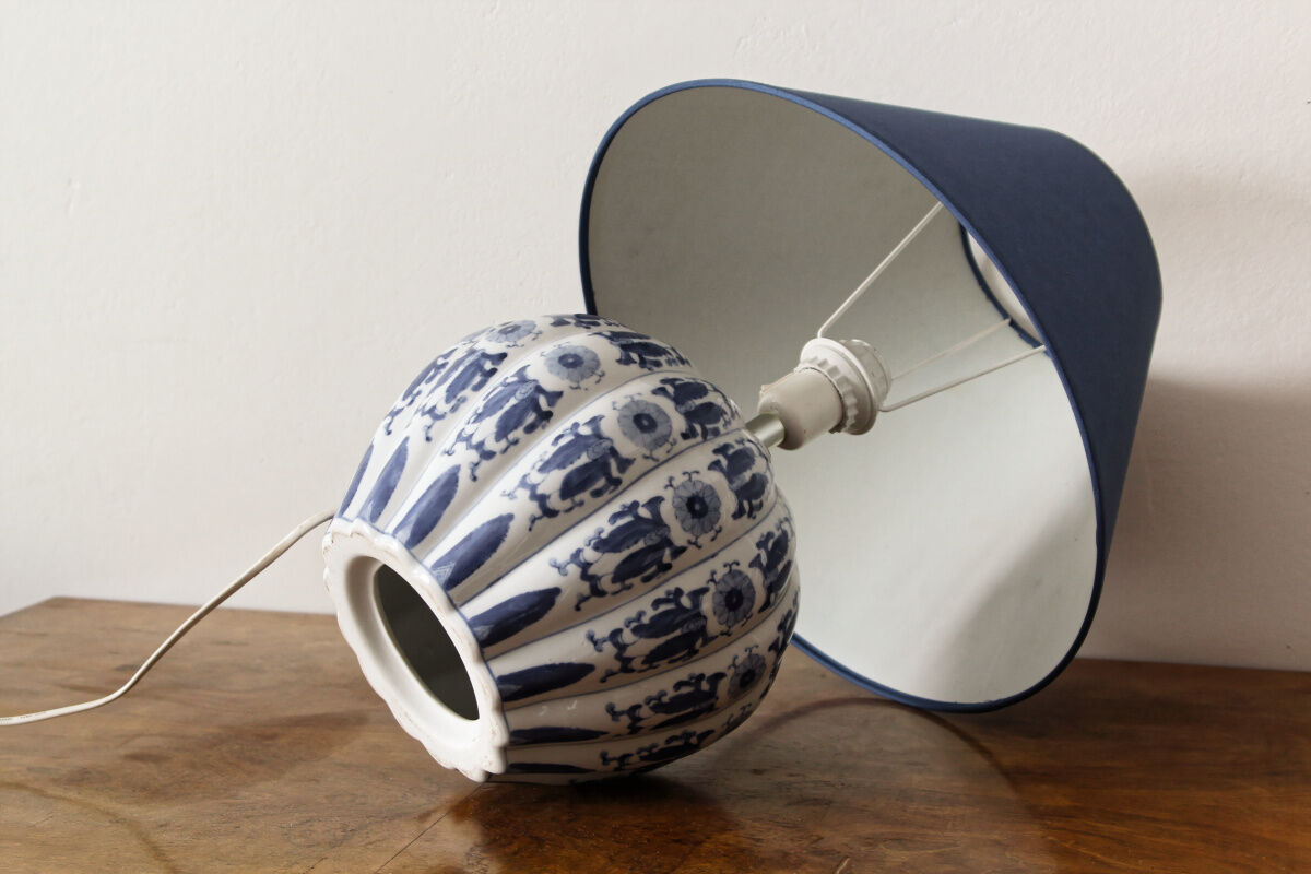 Chinese porcelain lamp