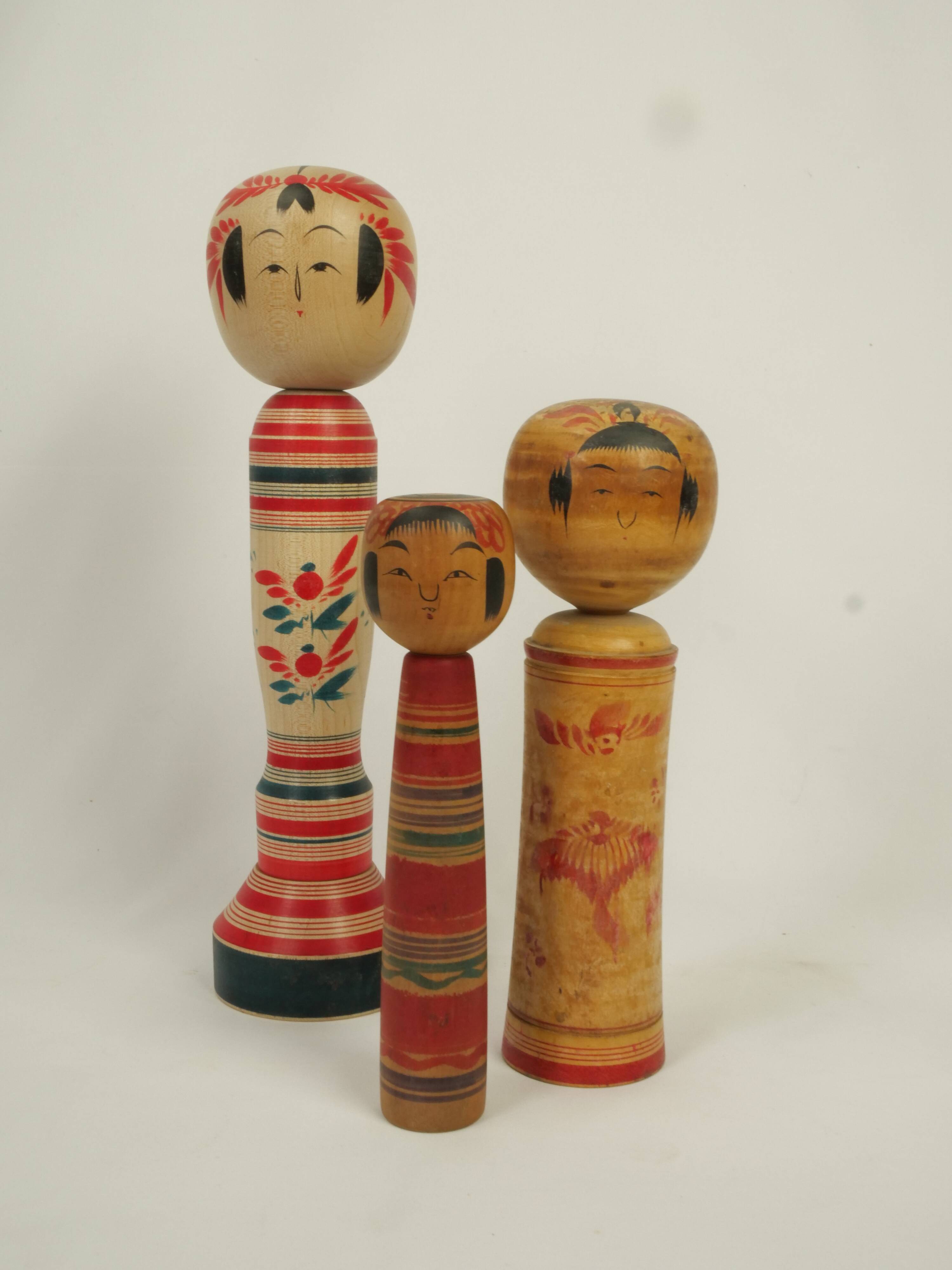 Lot of 3 japanese kokeshi dolls