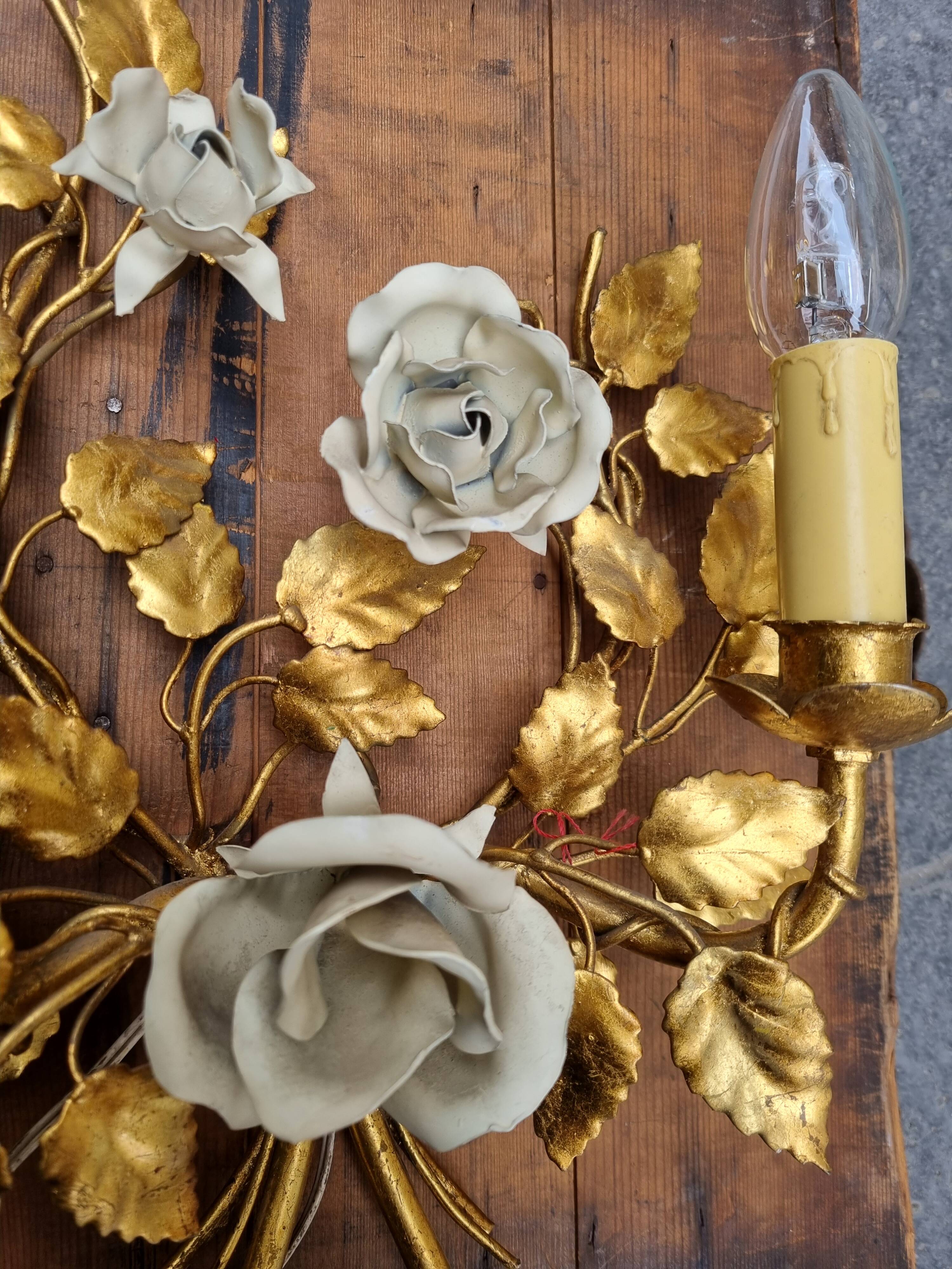 Floral golden wall lamp