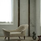 Antique Danish sculptural chaise longue from the 19th century, reupholstered in lambswool.