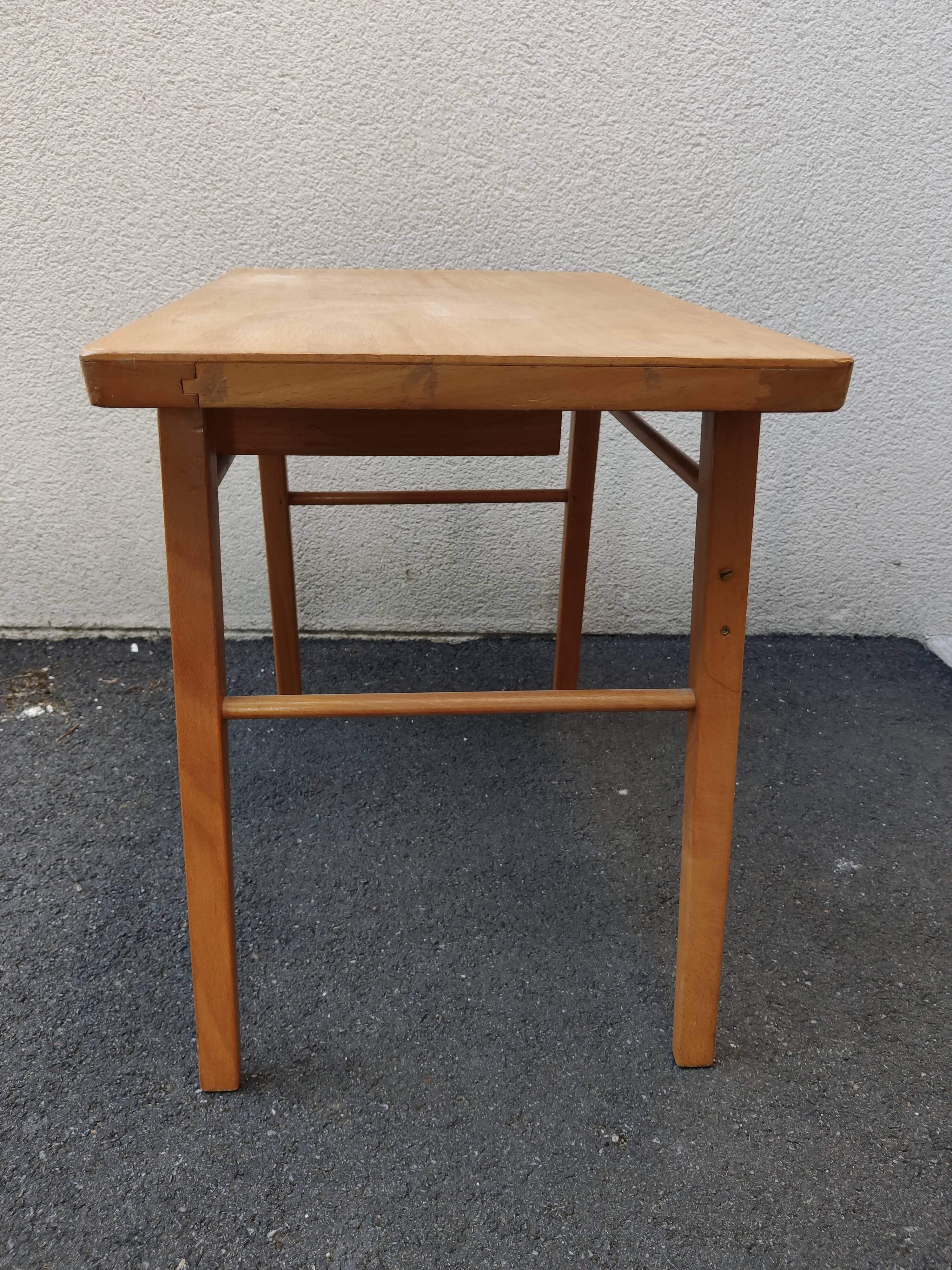 Baumann children's desk
