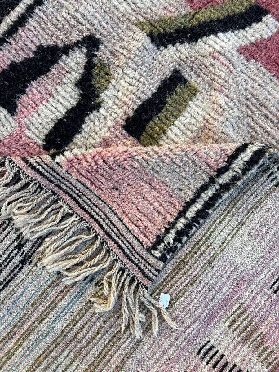 Pink and red Berber Boujad rug in wool, bohemian decor.