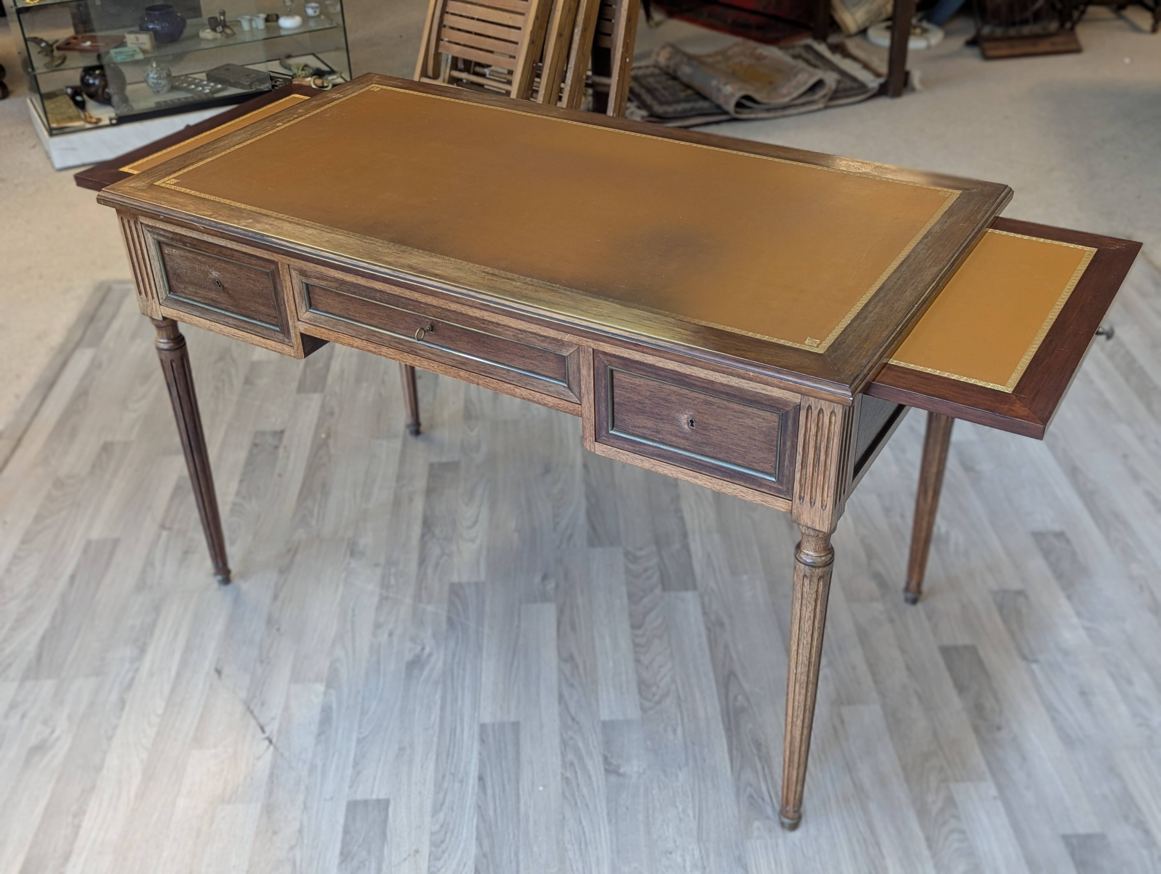Bureau de style Louis XVI
