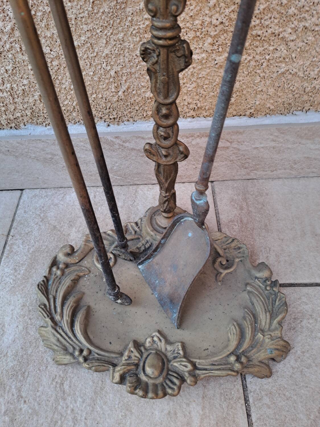 Bronze fireplace support and accessories