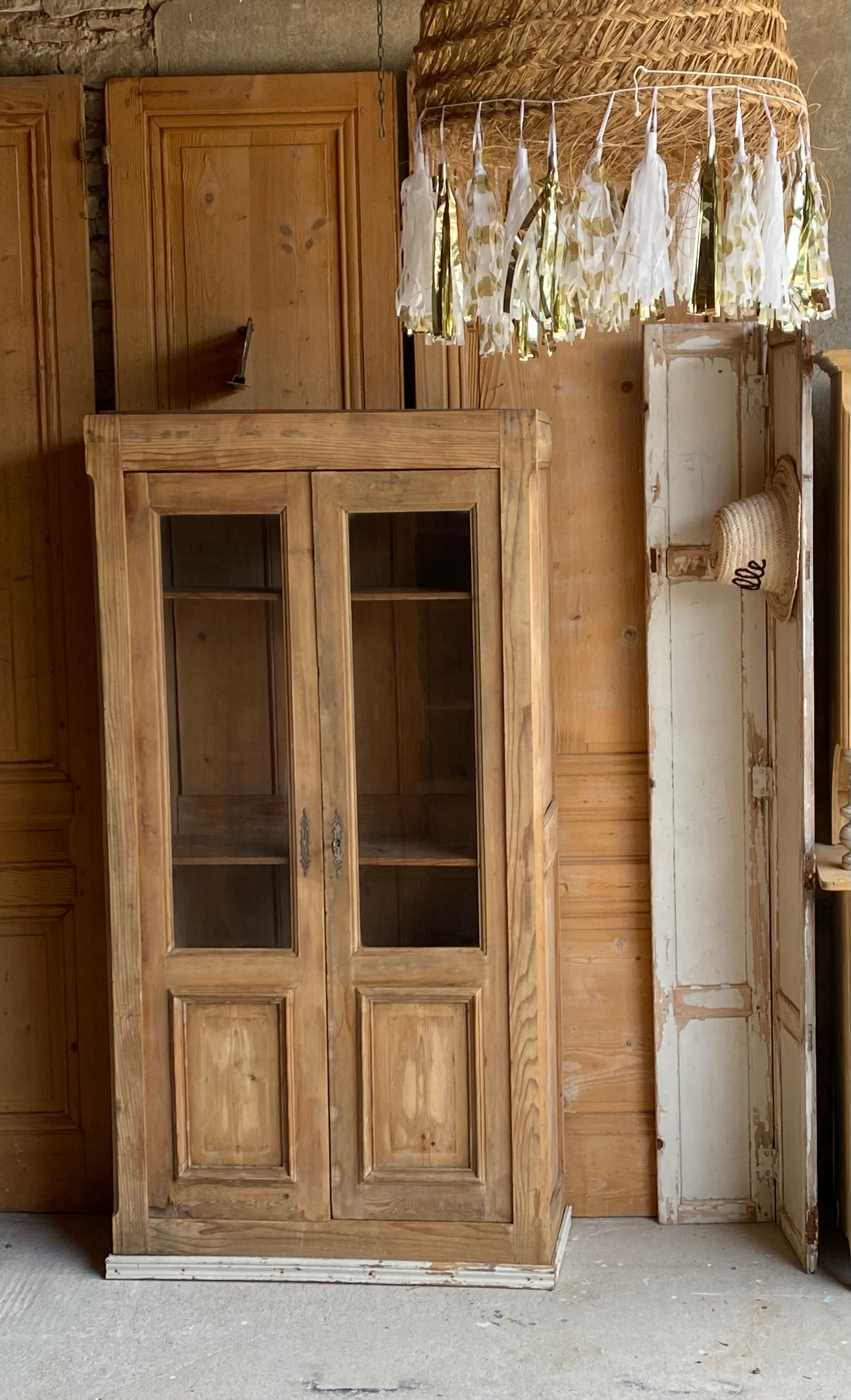 Parisian showcase cabinet