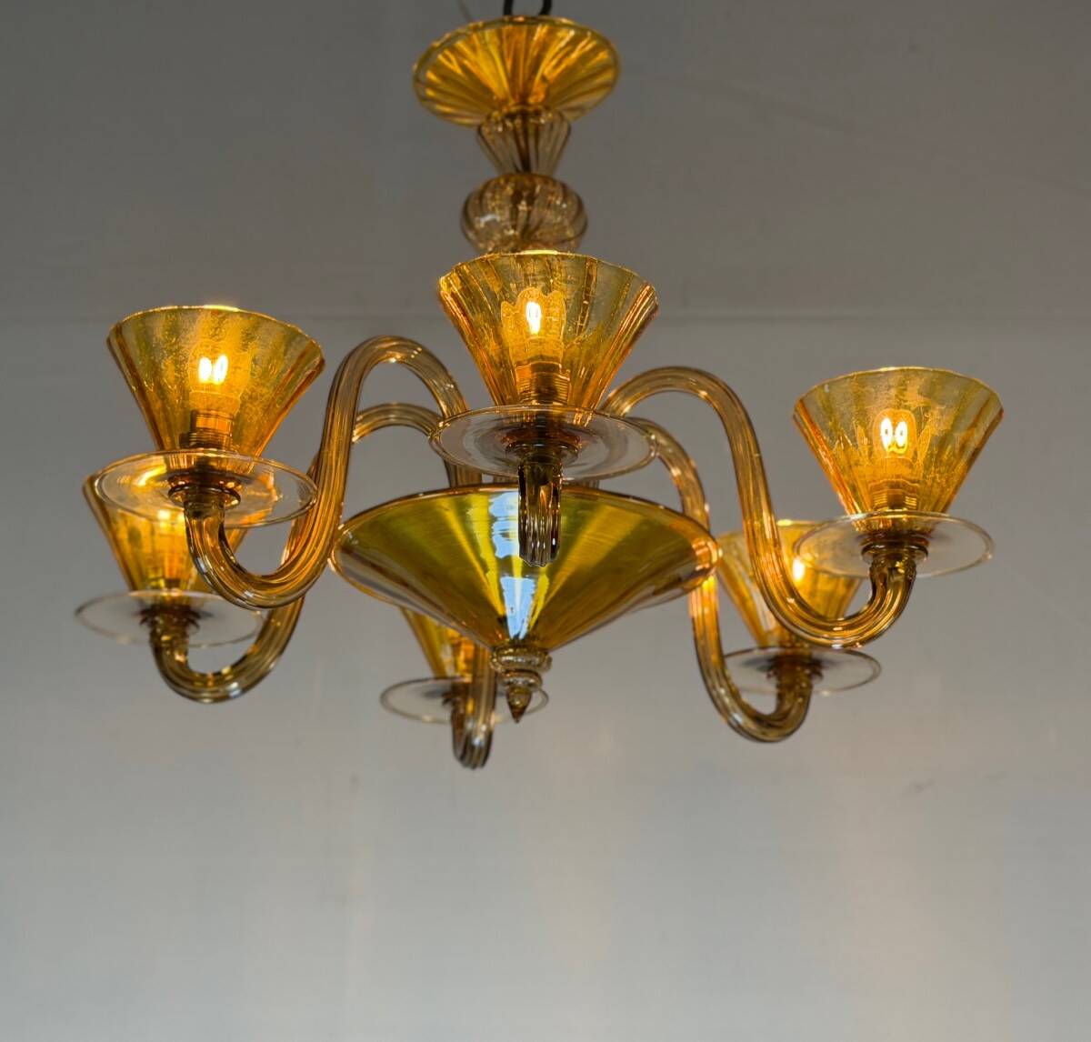 Venetian lustre in brown and yellow Murano glass, circa 1940.