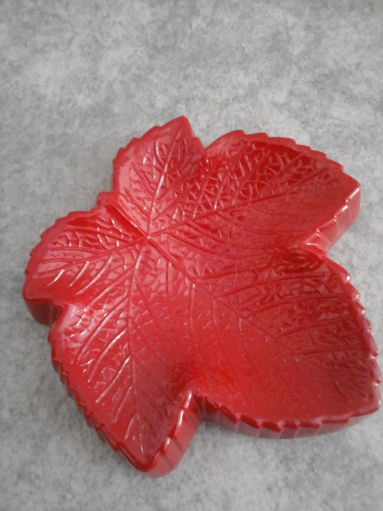 Vintage leaf catchall