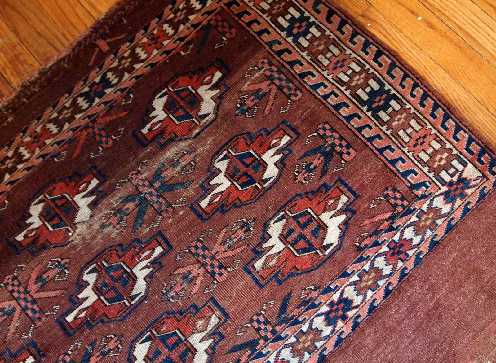 Turkmen Yomud rug done hand 81cmx106cm