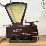 Testut kitchen scale in bakelite