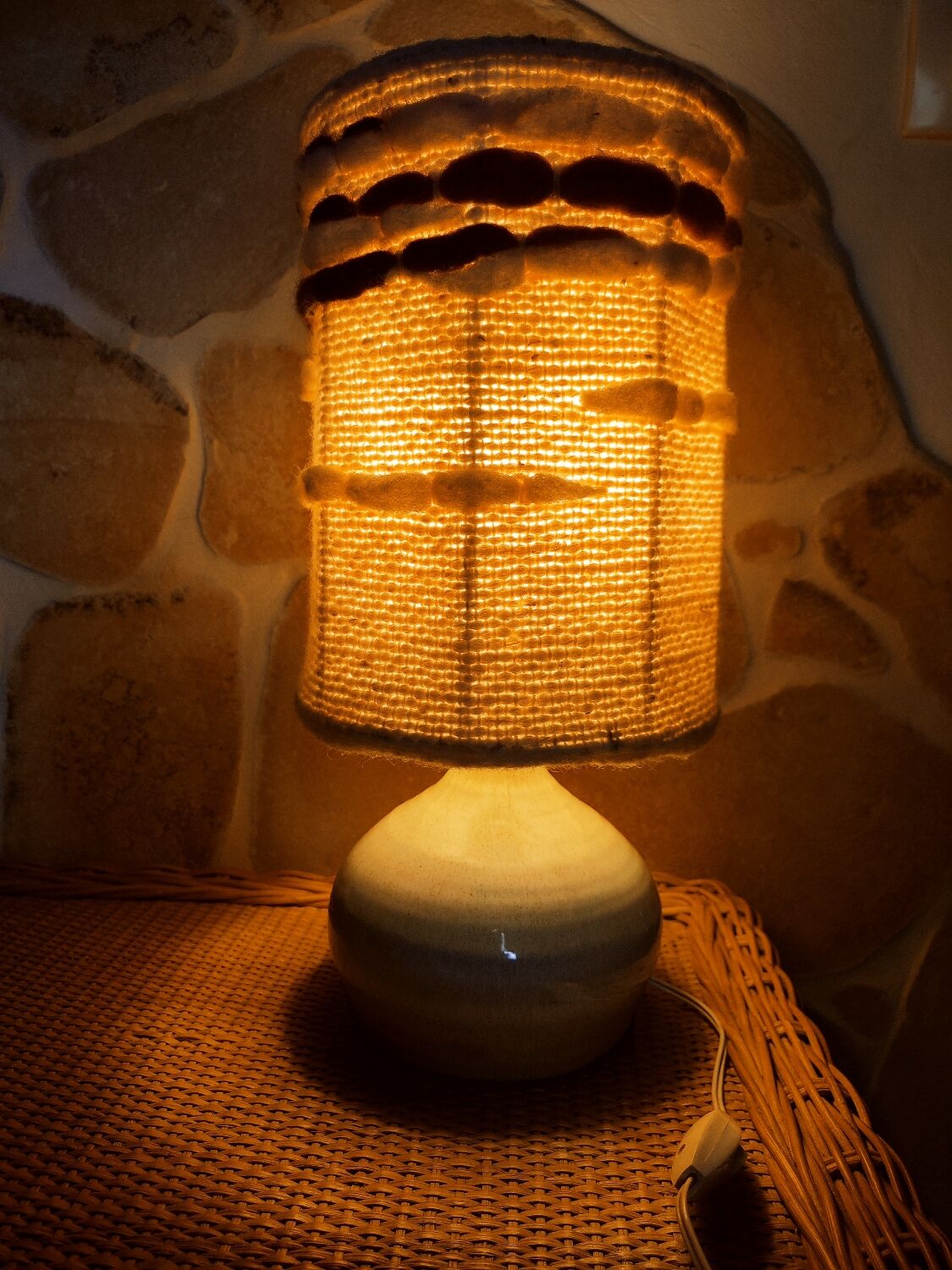 Table lamp in turned ceramic and wool