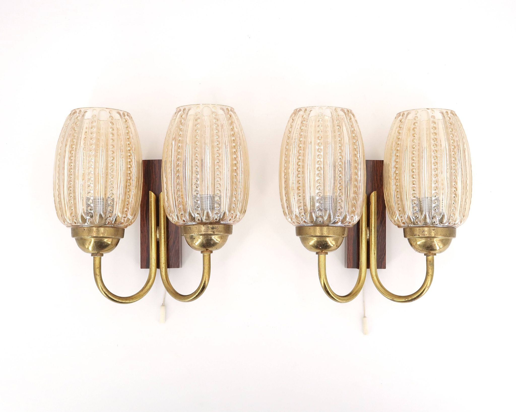 Pair of Graewe wall lights in brass and tinted glass, 1960s.