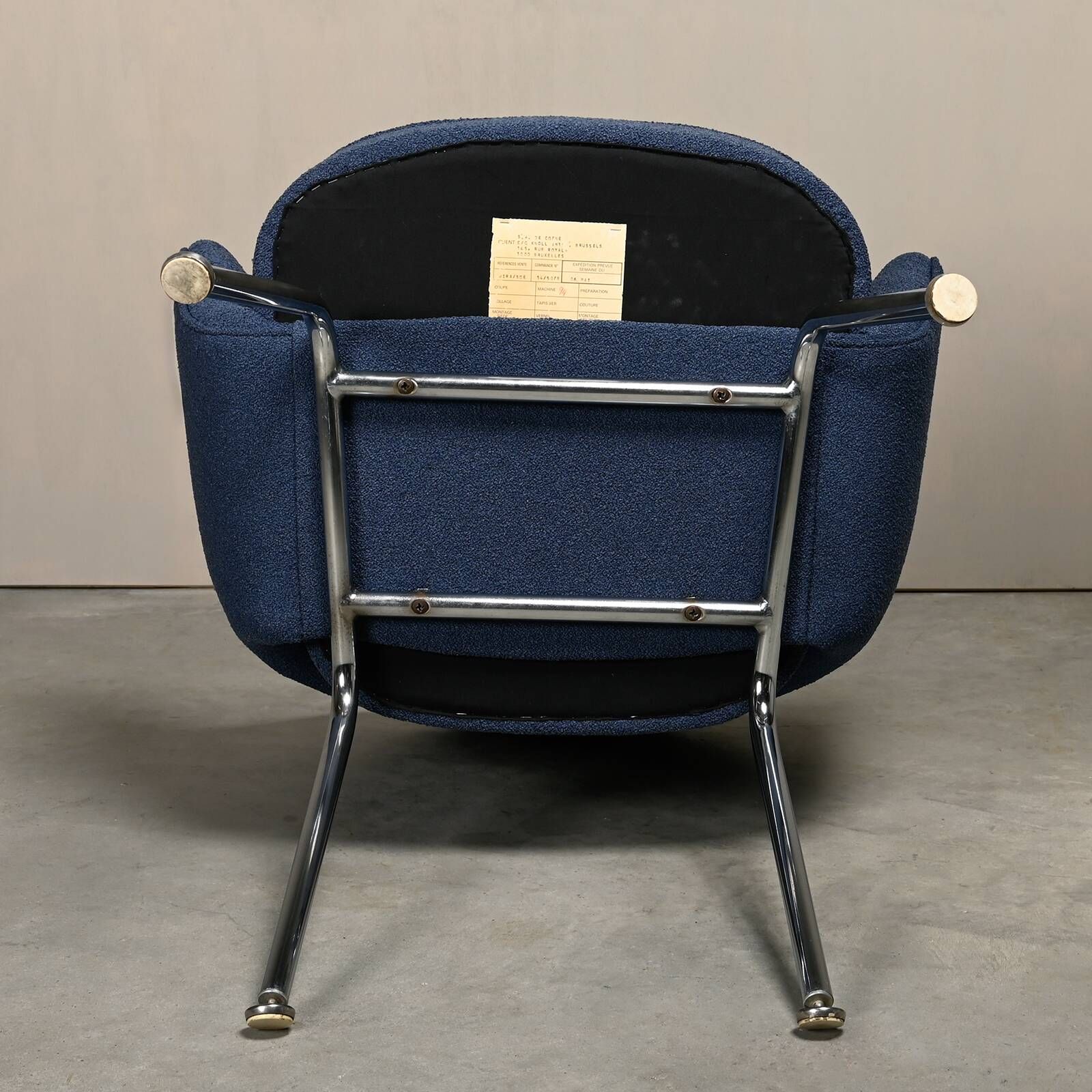 Eero Saarinen Executive Armchair in Blue Bouclé fabric for Knoll International
