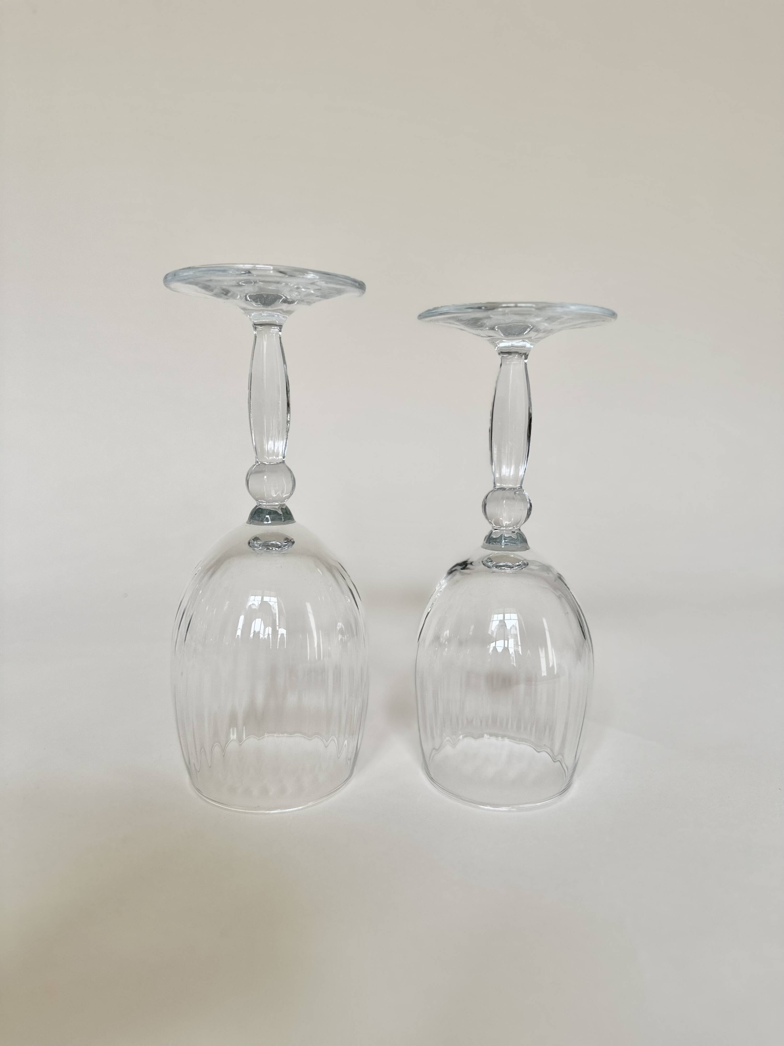 Set of 4 water glasses and 4 wine glasses, swirling glass