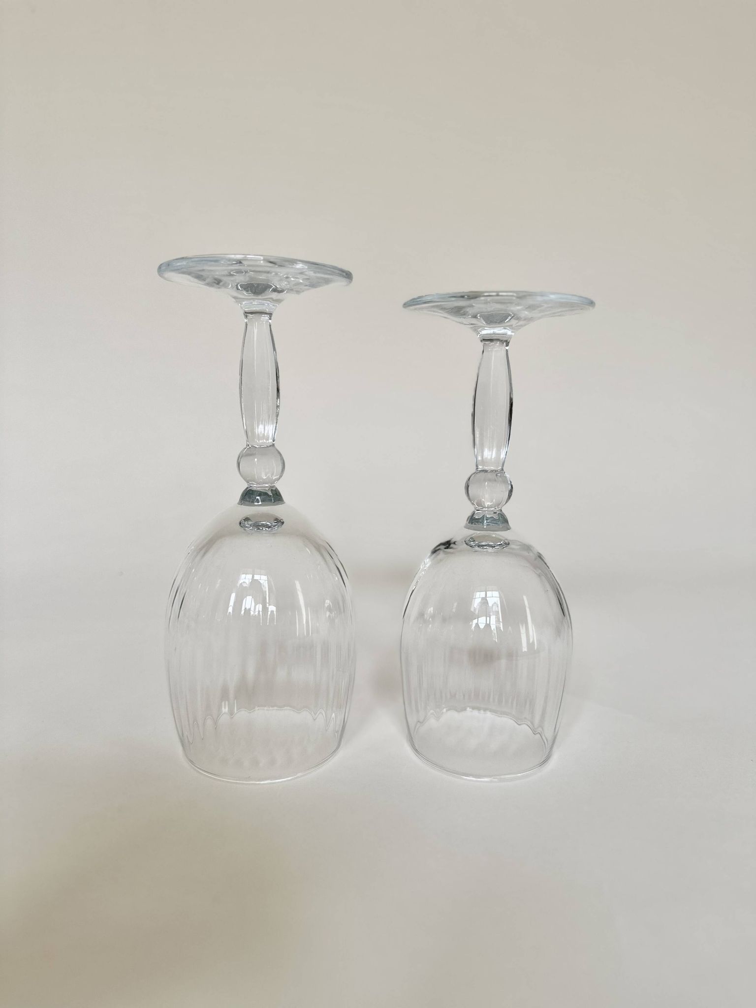 Set of 4 water glasses and 4 wine glasses, swirling glass