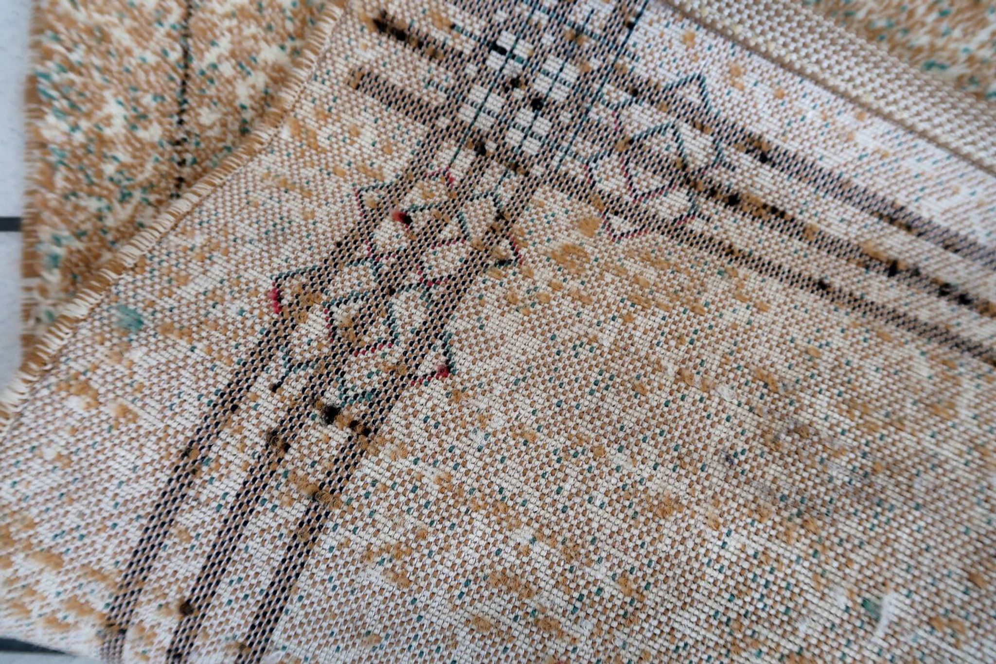 Tapis vintage turc moderne en laine – 119 x 175 cm – Années 1970