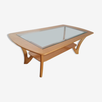 Table basse en hêtre massif vernis et porte magaszine avec un plateau en verre bizeauté, vintage.