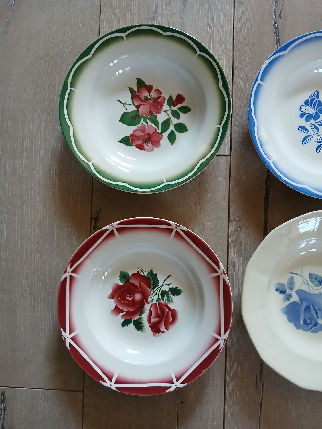 8 assiettes creuses anciennes dépareillées