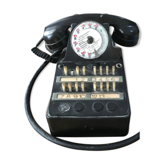 Téléphone vintage en bakélite noir année 1950