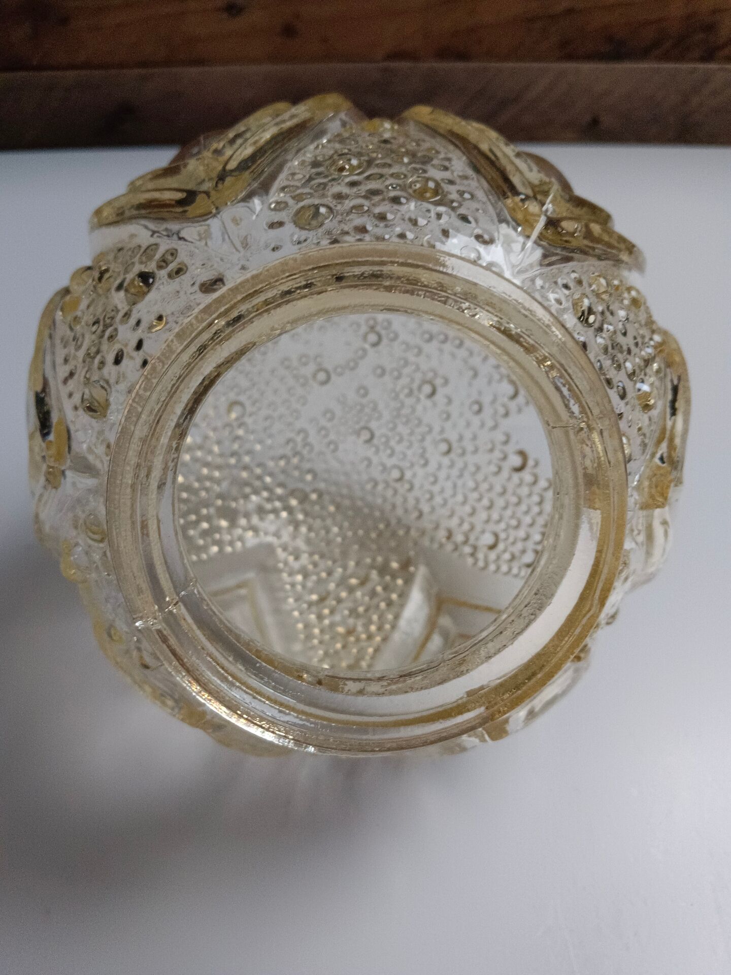 Round relief luminaire glass RZB and its electrifiable support.