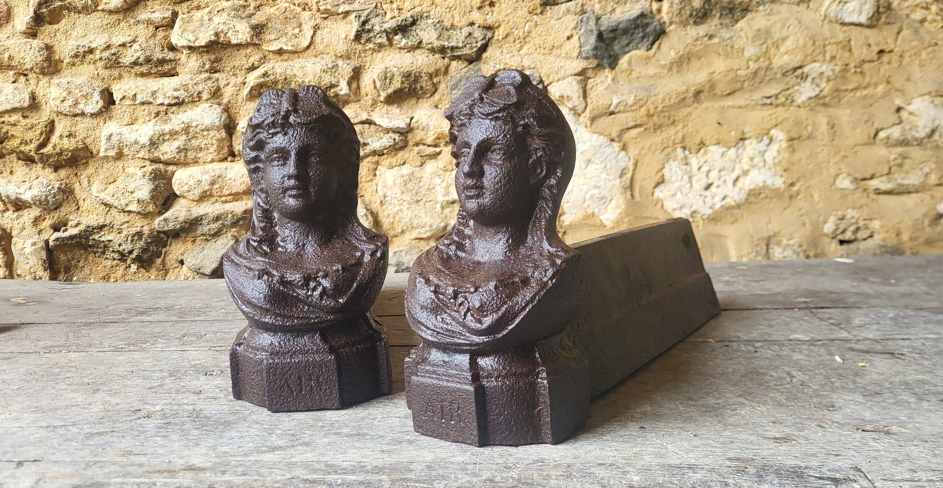 Paire de chenets en fonte XIXème