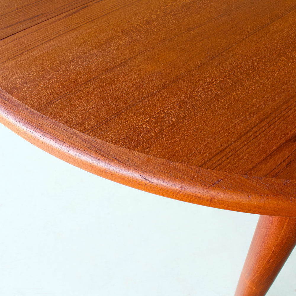 Scandinavian style in teak and veneer dining table