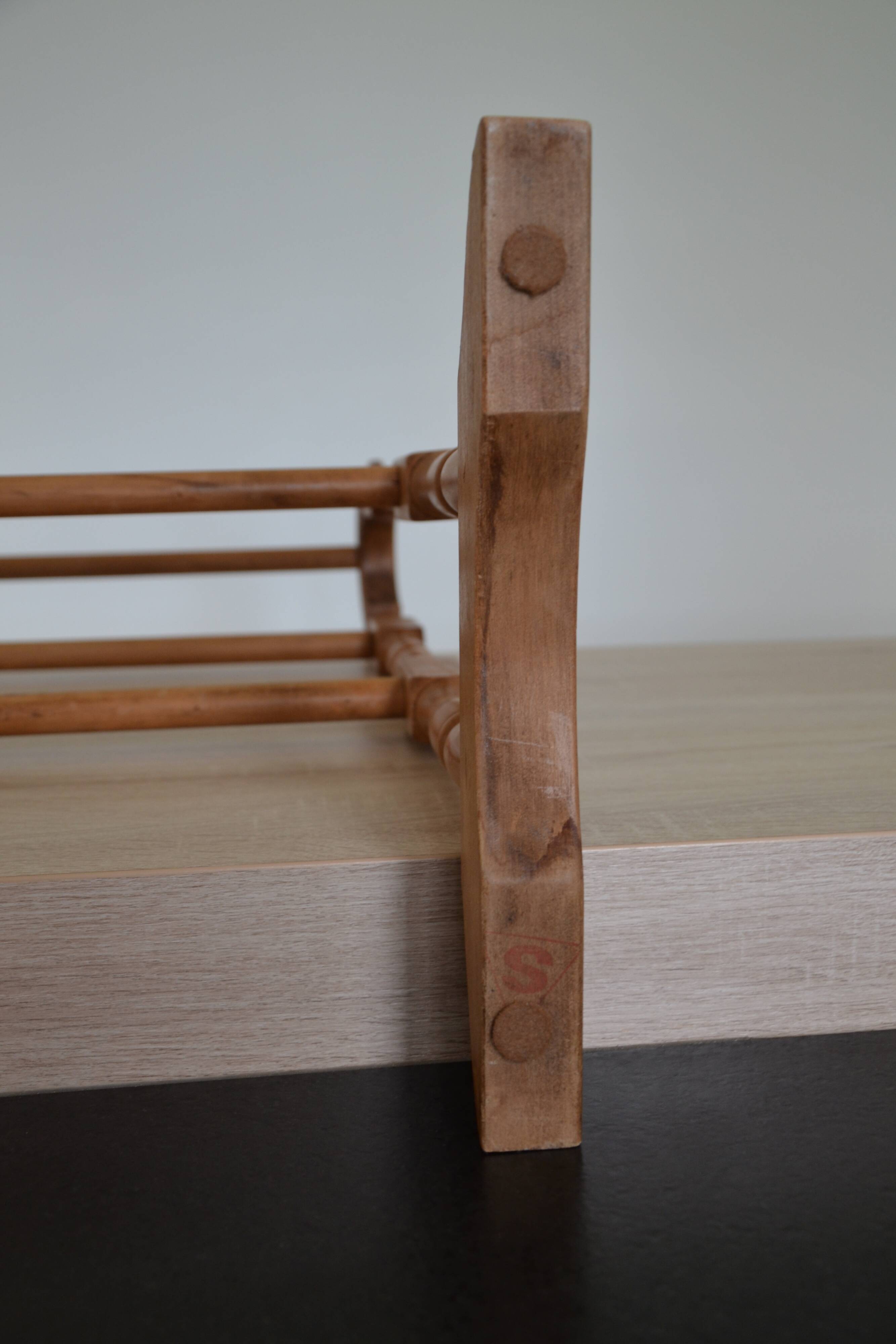 Pine towel rack