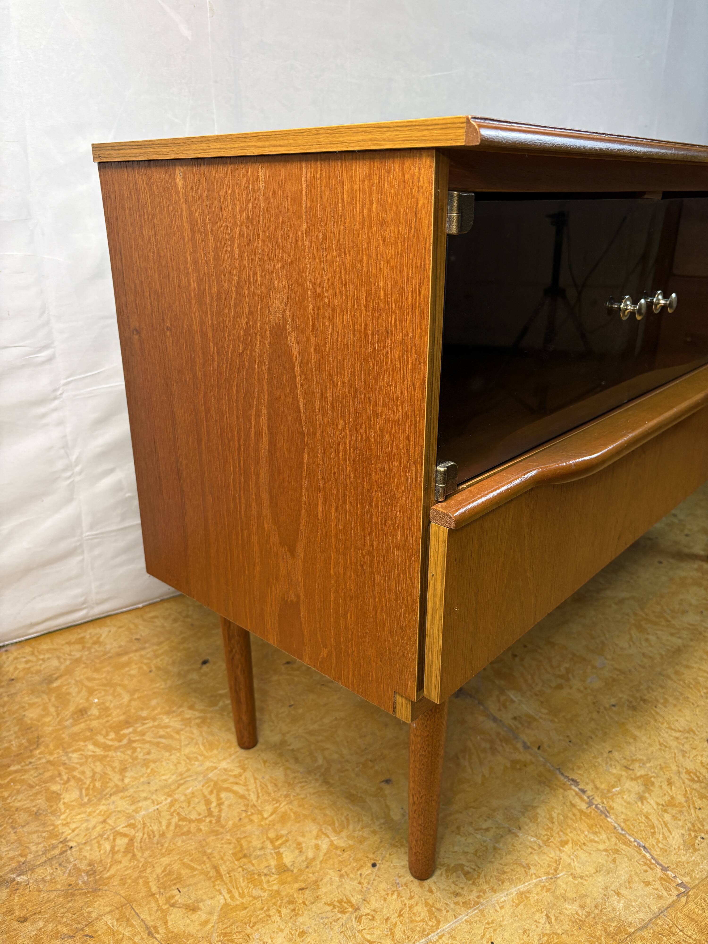 Mid-Century Retro Vintage Teak TV Unit / Media Cabinet by Sakol 1970  Compa