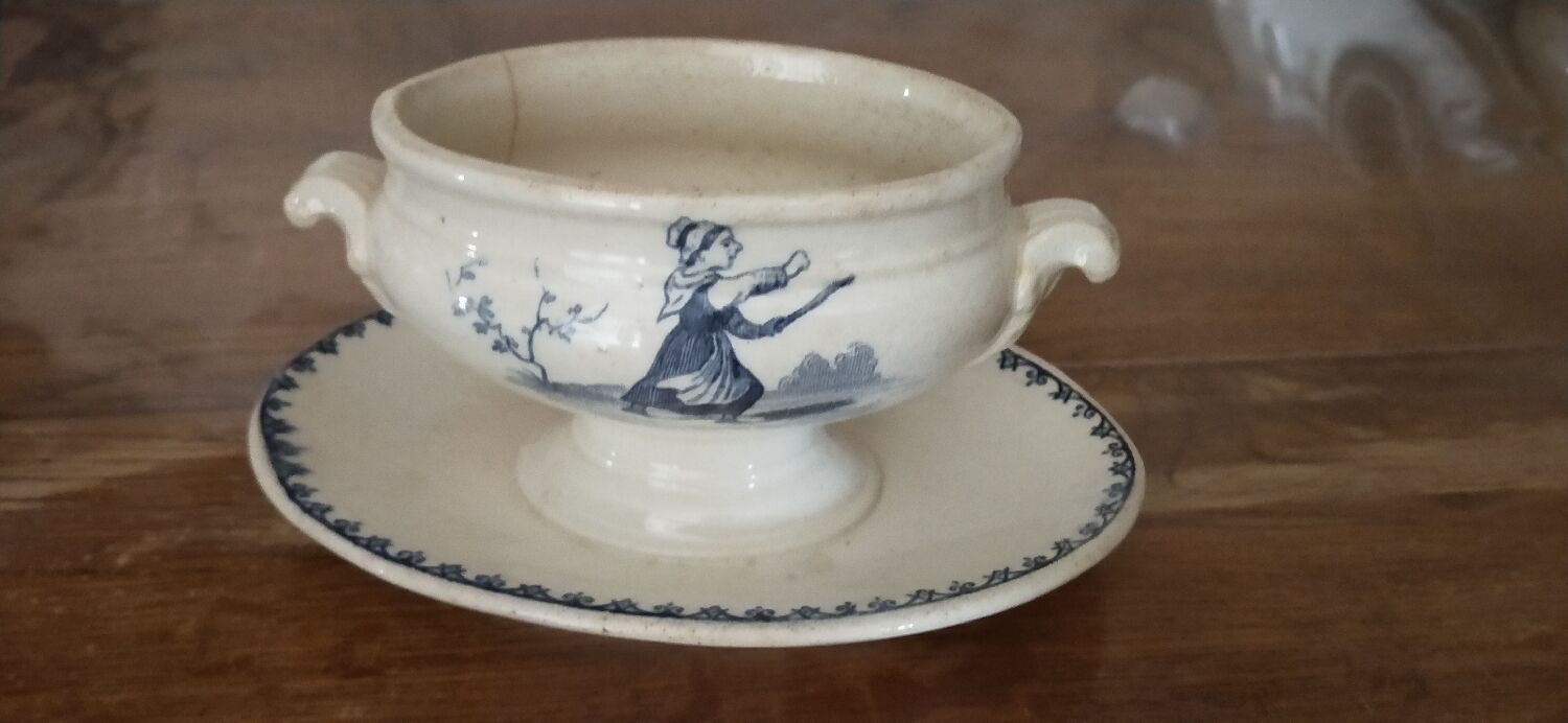 Gravy boat