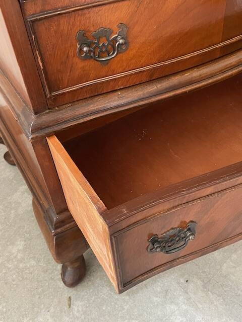 mahogany chest of drawers