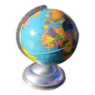 Globe terrestre vintage français