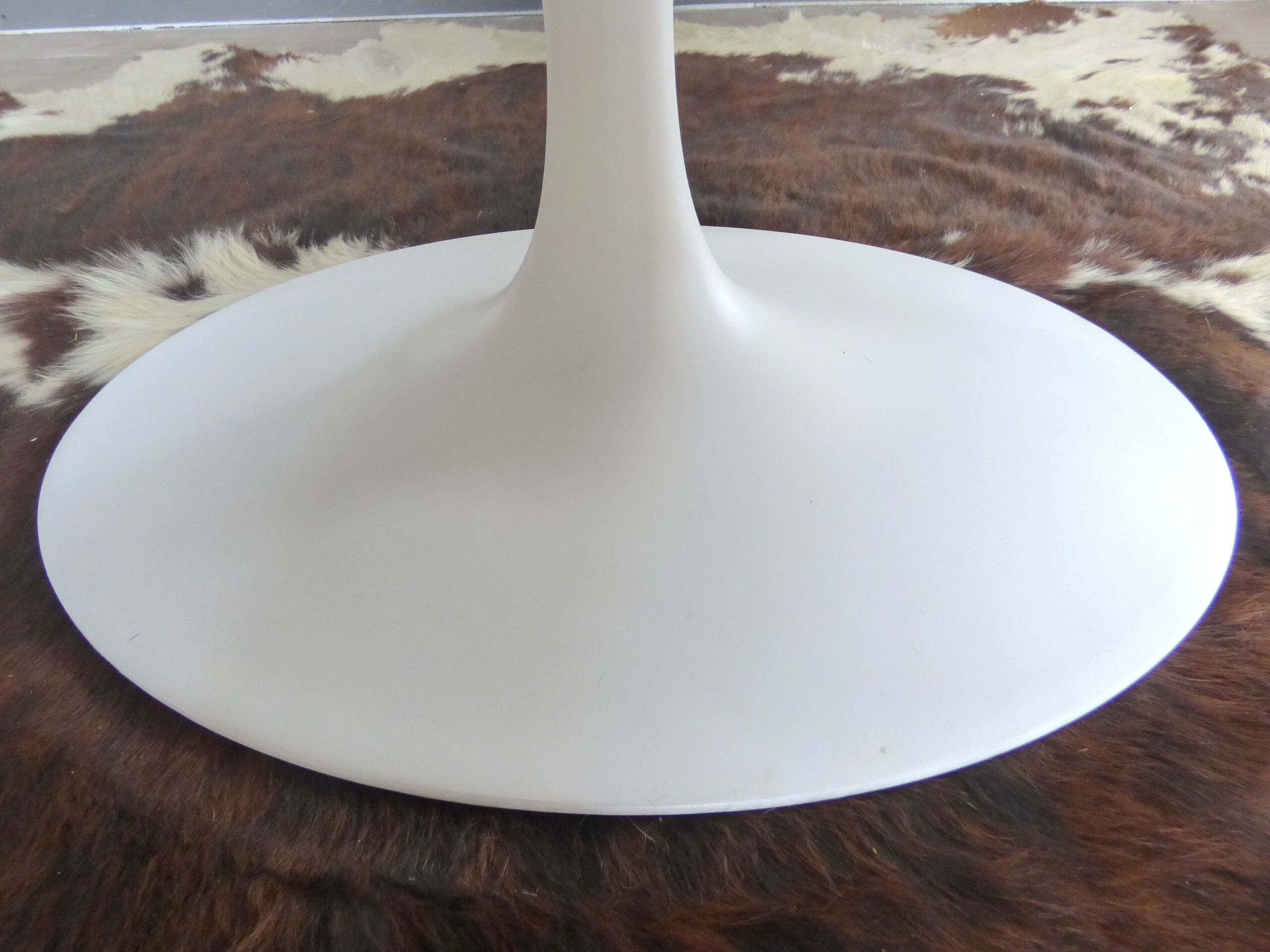 Table Knoll ovale de Eero Saarinen