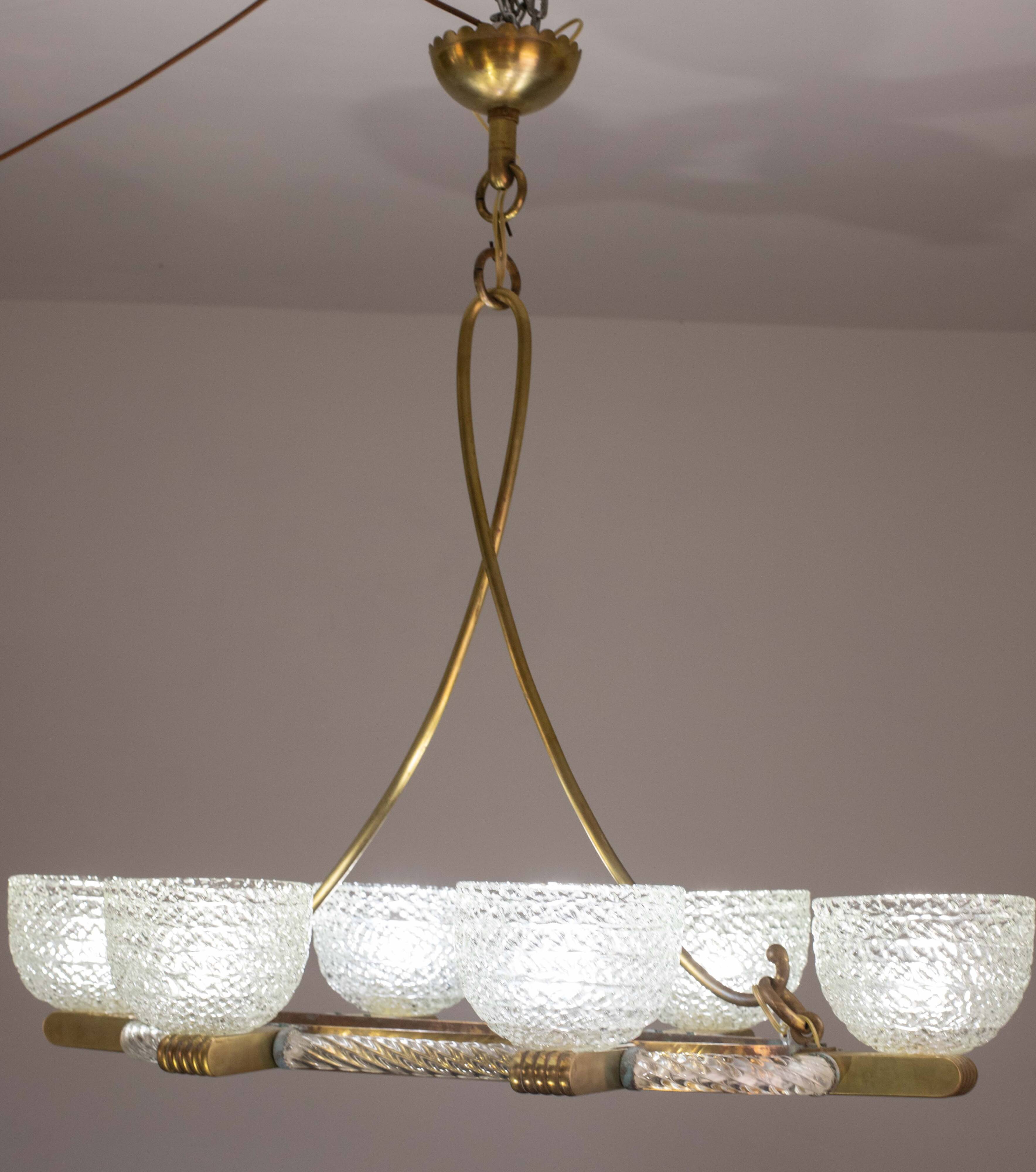 Art Decò Seguso Oval Mid-Century Six- Light Murano Glass and Brass Chandeli