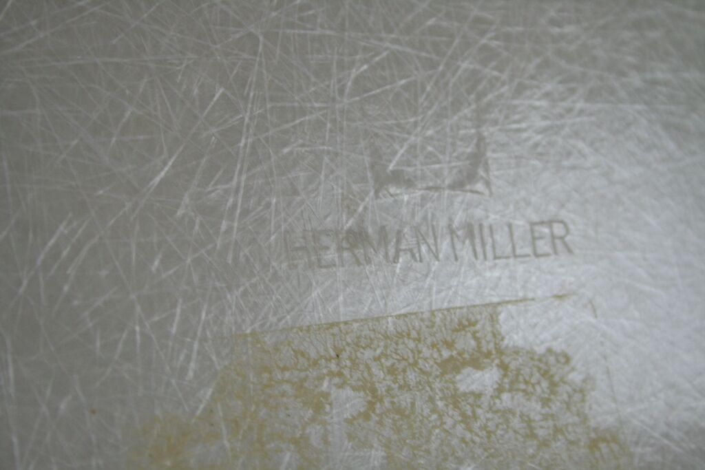 Set of 4 DSW Eames Herman Miller chairs