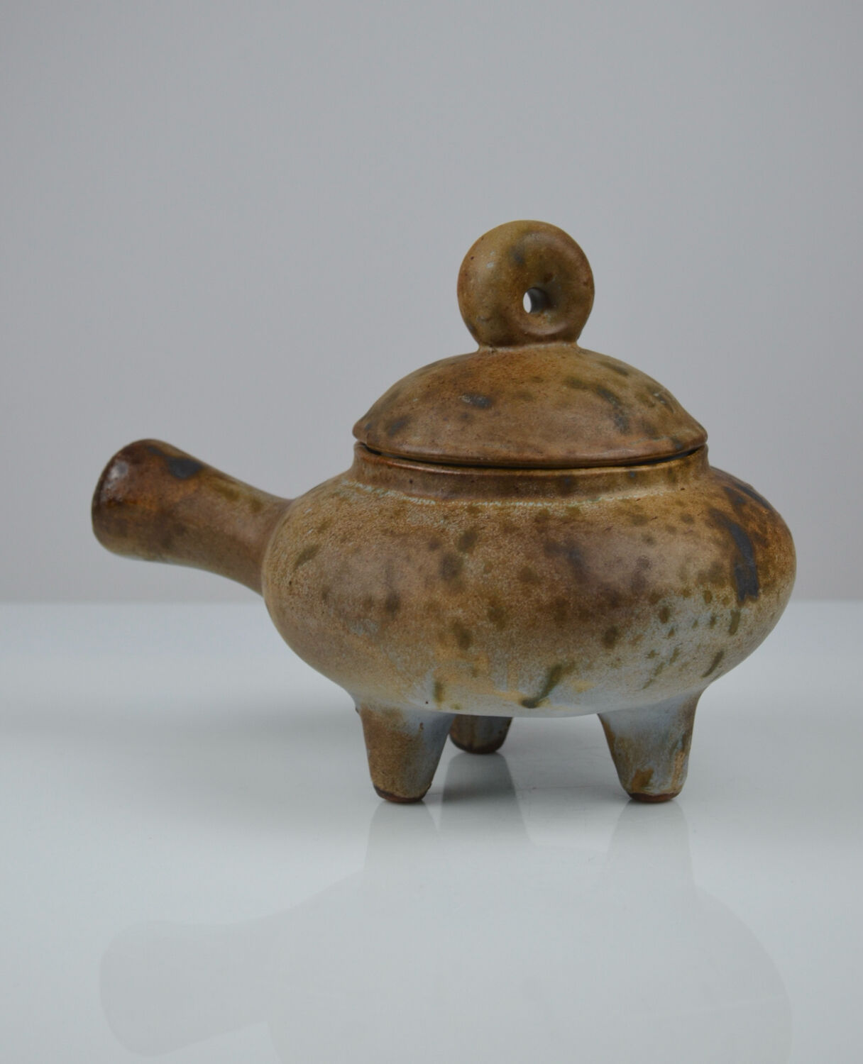 tripod ceramic with lid, signed Agnès Escala