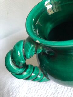 Vase vert Vallauris vintage anses torsadées
