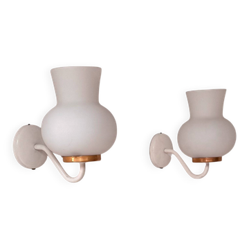 Pair of vintage wall lights in brass and opaline, France 1970.