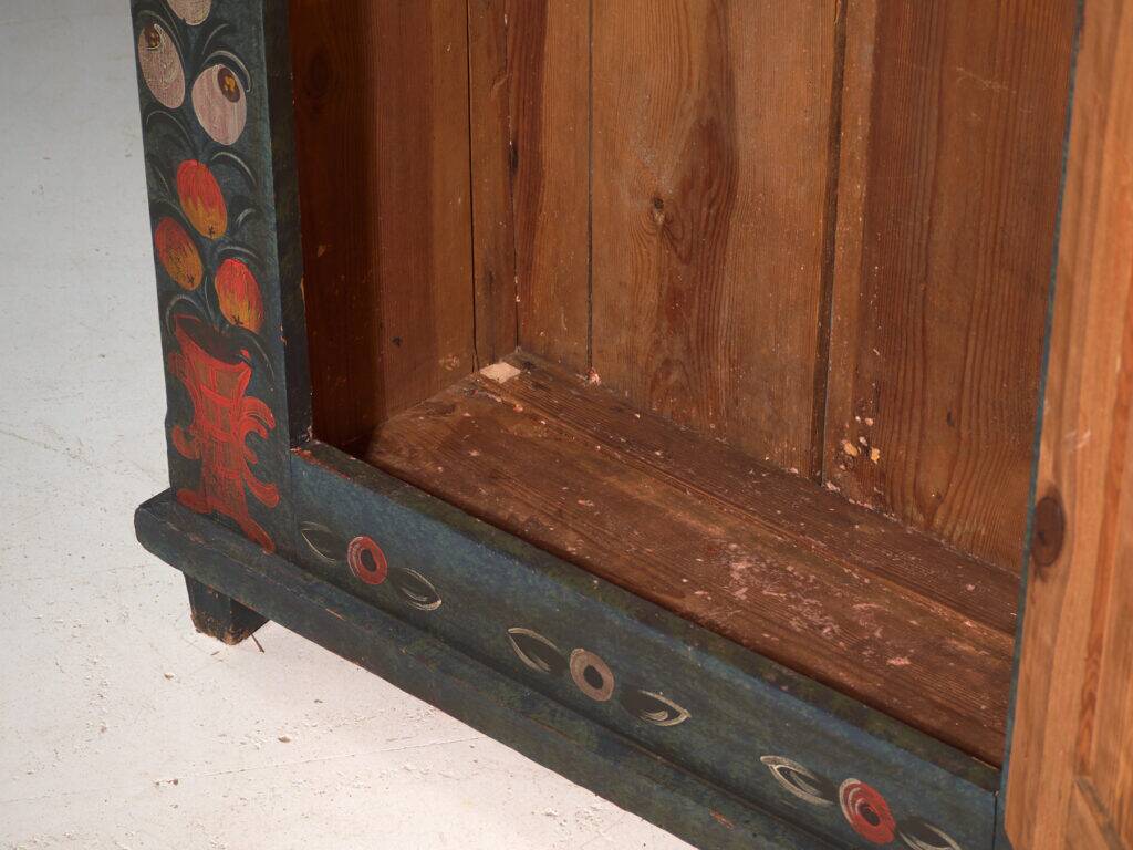 Antique painted pine wardrobe – Austro-Hungarian Empire, Year 1835