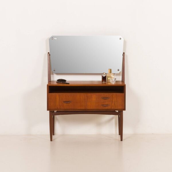 Coiffeuse scandinave des années 60 avec miroir réglable.