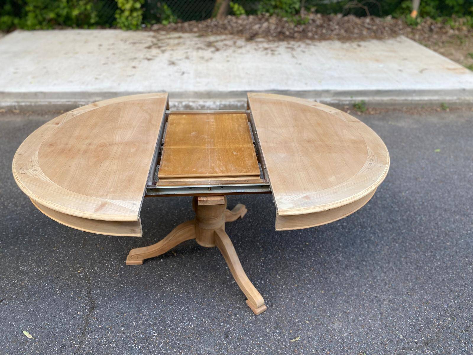 Extendable round dining table with central leg, renovated in raw wood, 20th century