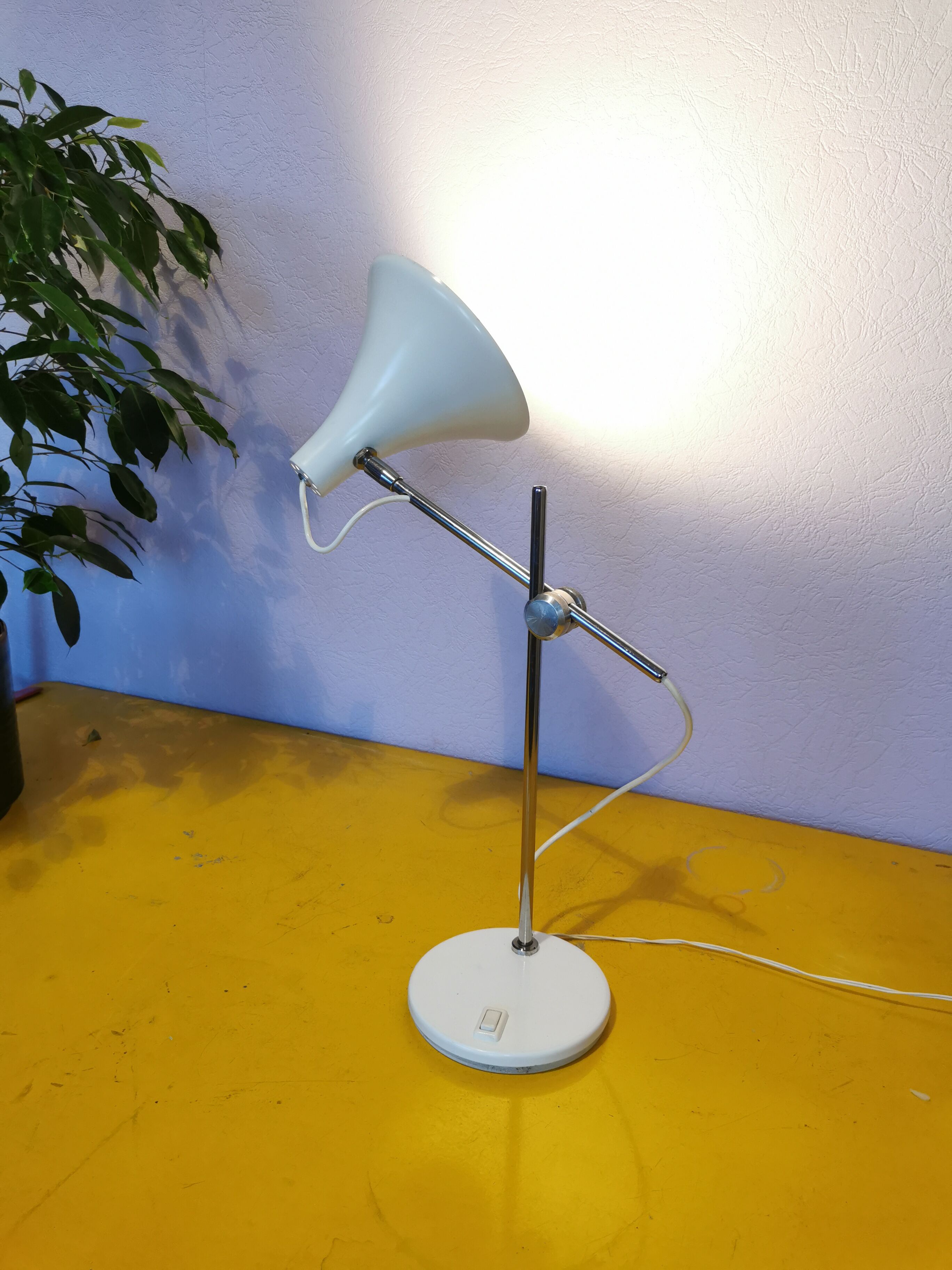 Articulated lamp in white lacquered steel and chrome, 1970.
