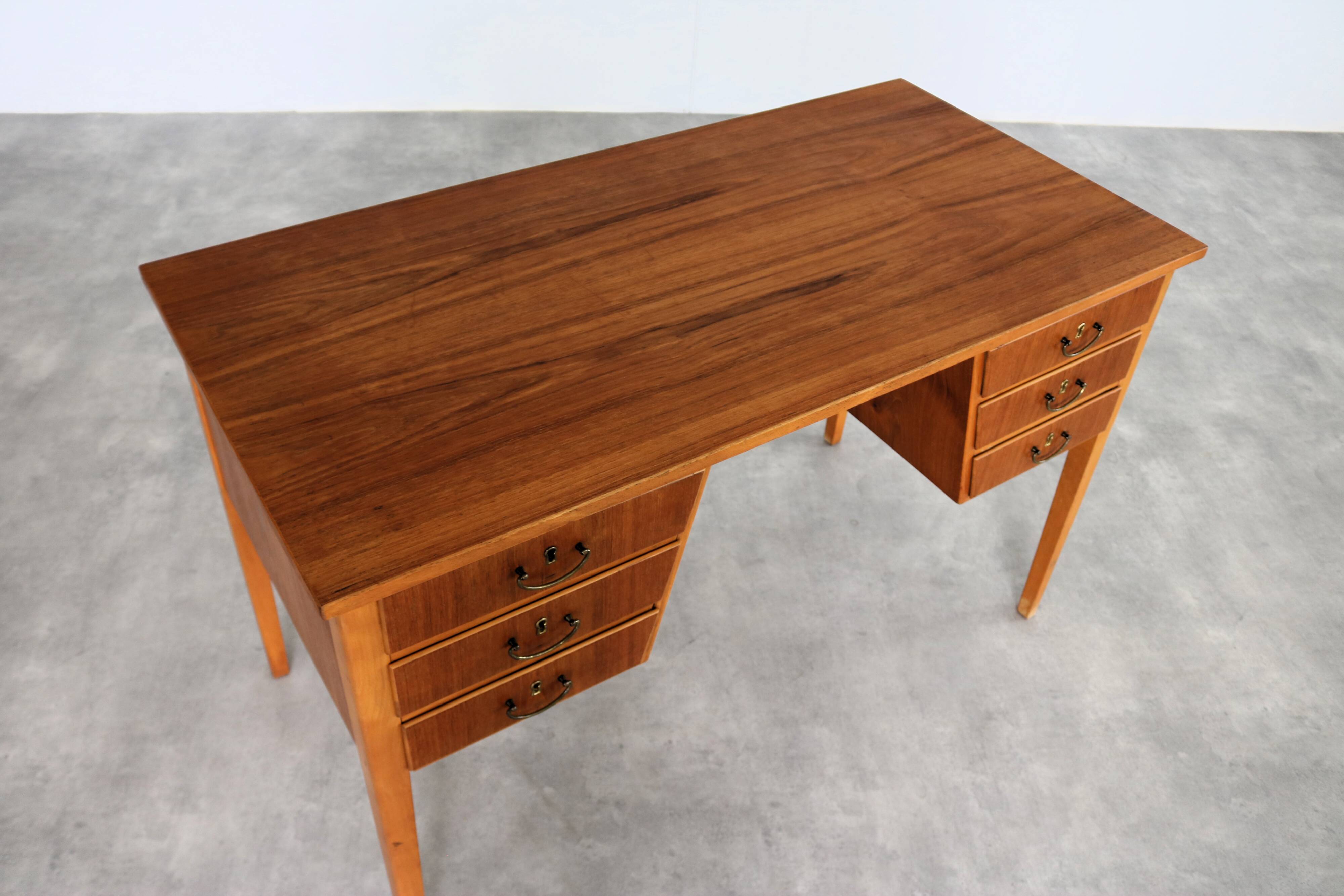 vintage desk | teak | 60s | swedish period | 60s