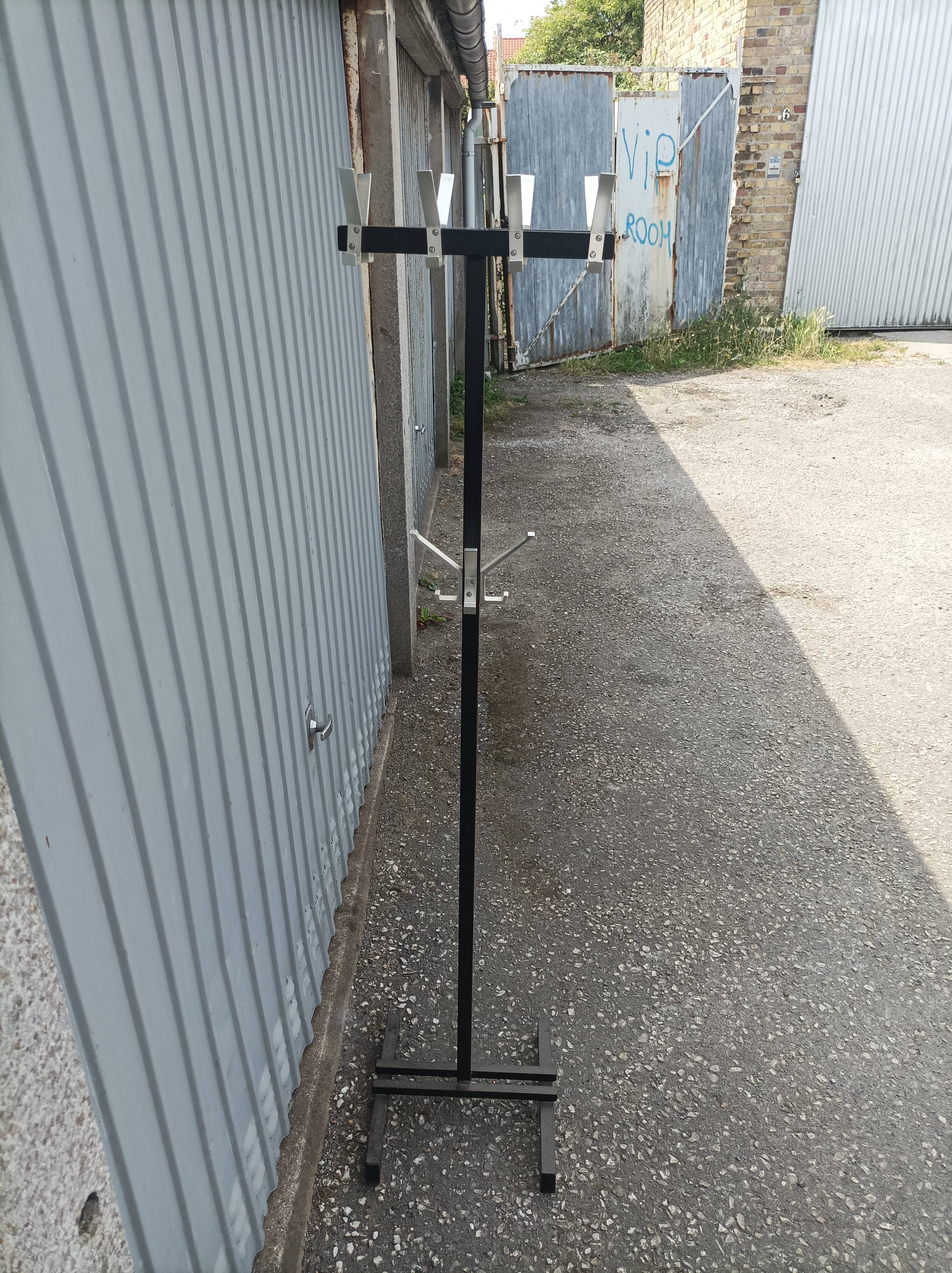 Portemanteau sur pied métal et alu vintage 1950