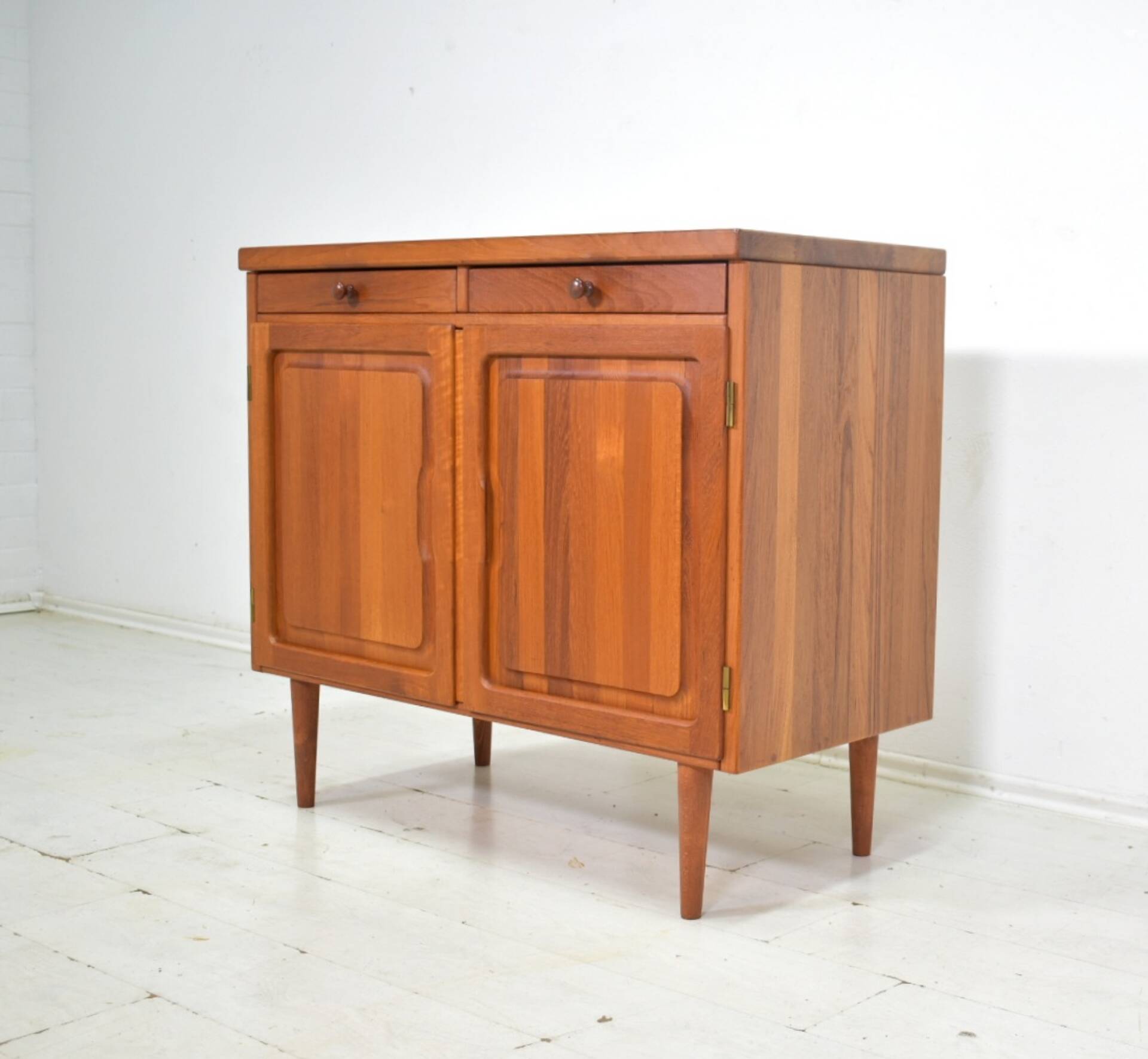 Buffet scandinave en teck massif des années 1960