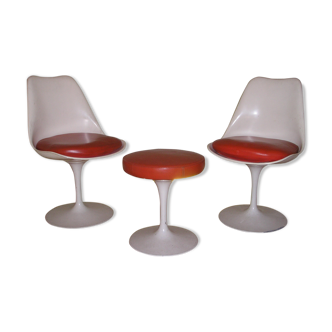 Tulip stool and chairs by Eero Saarinen