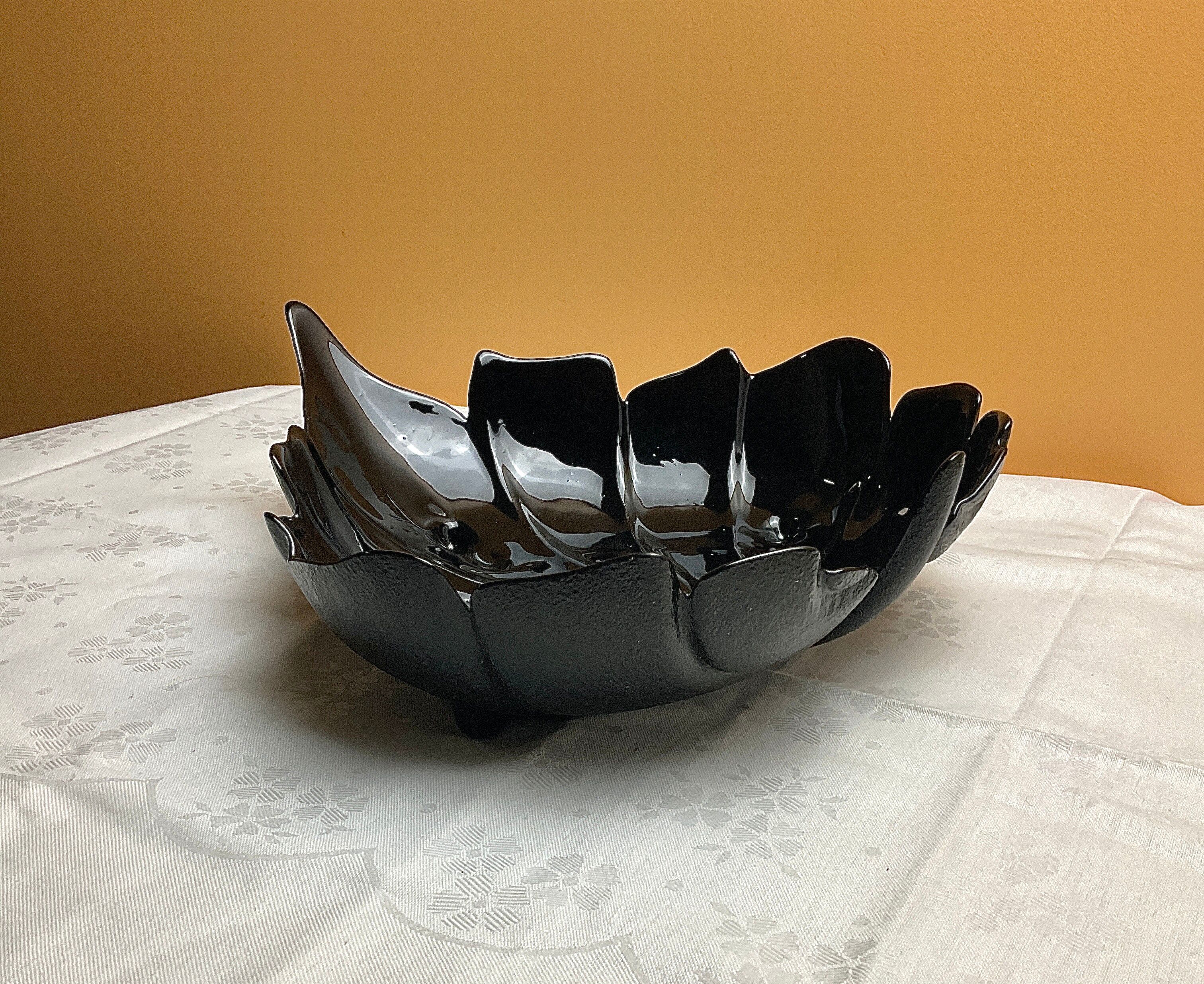 Black glass sheet shaped tidy