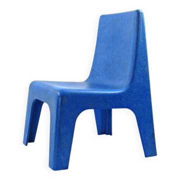 Chaises pour enfants bleues au design des années 70