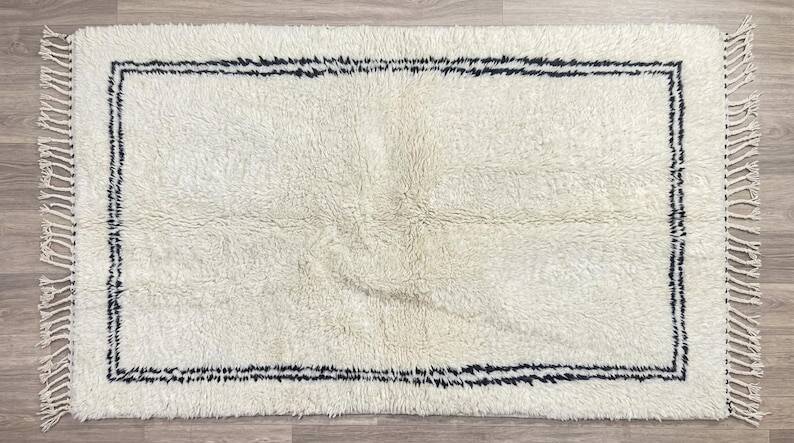 Berber Moroccan rug in natural wool 250cm x 150cm
