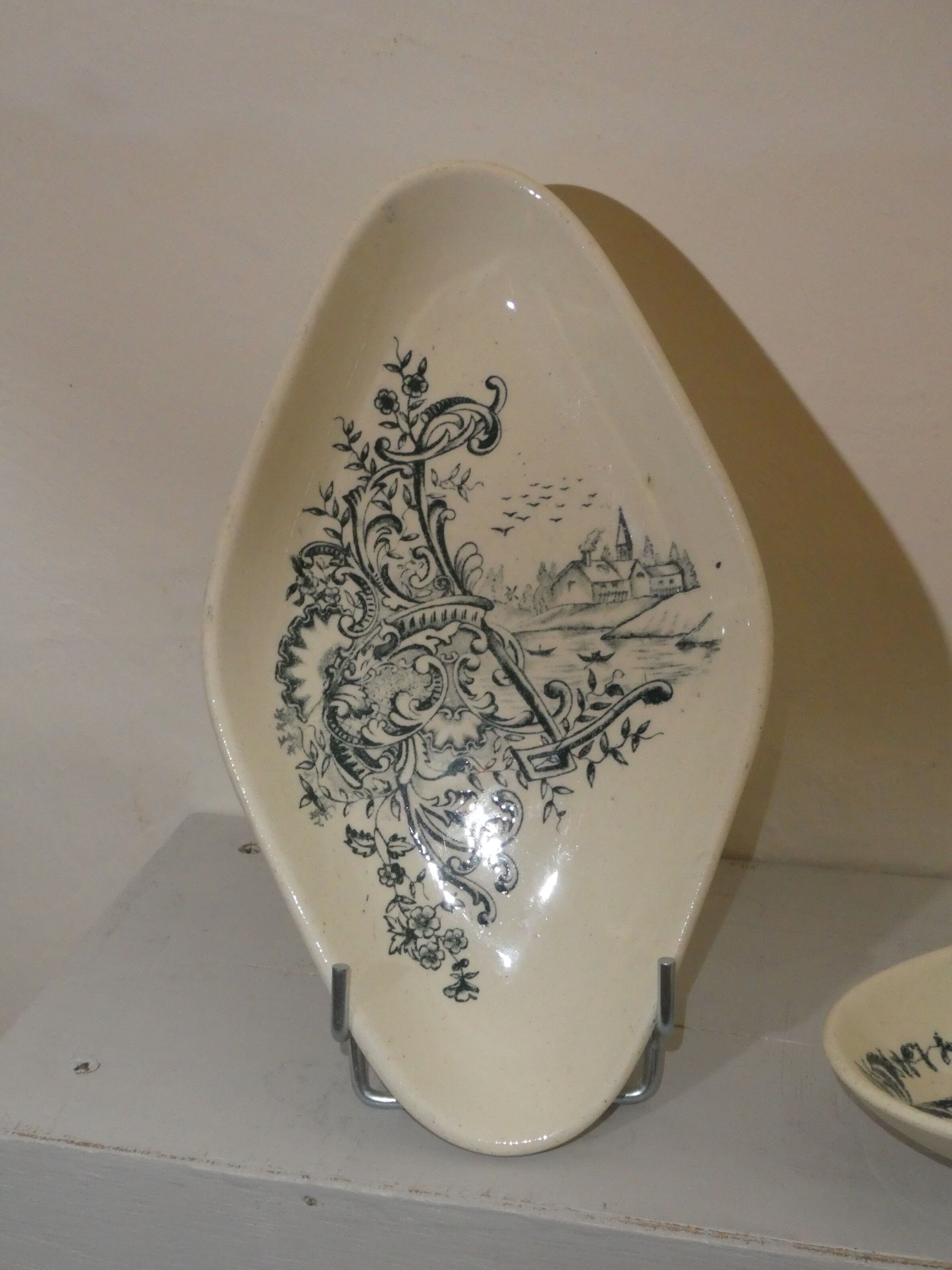 Lot of 12 salins plates