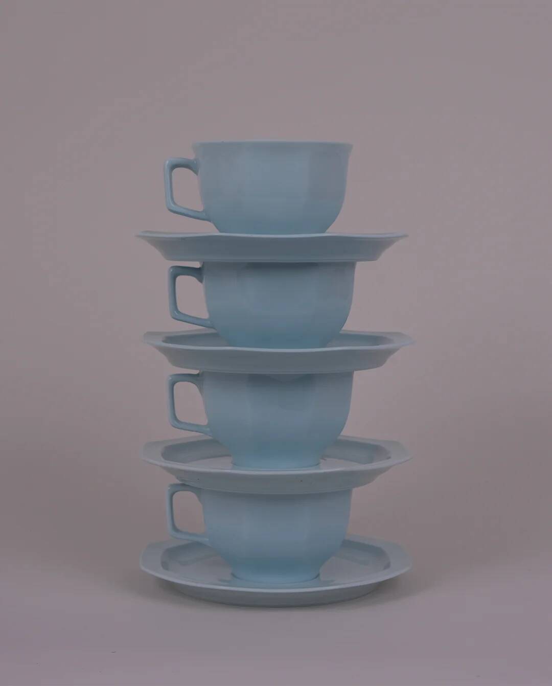 Porcelain cups and saucers x4